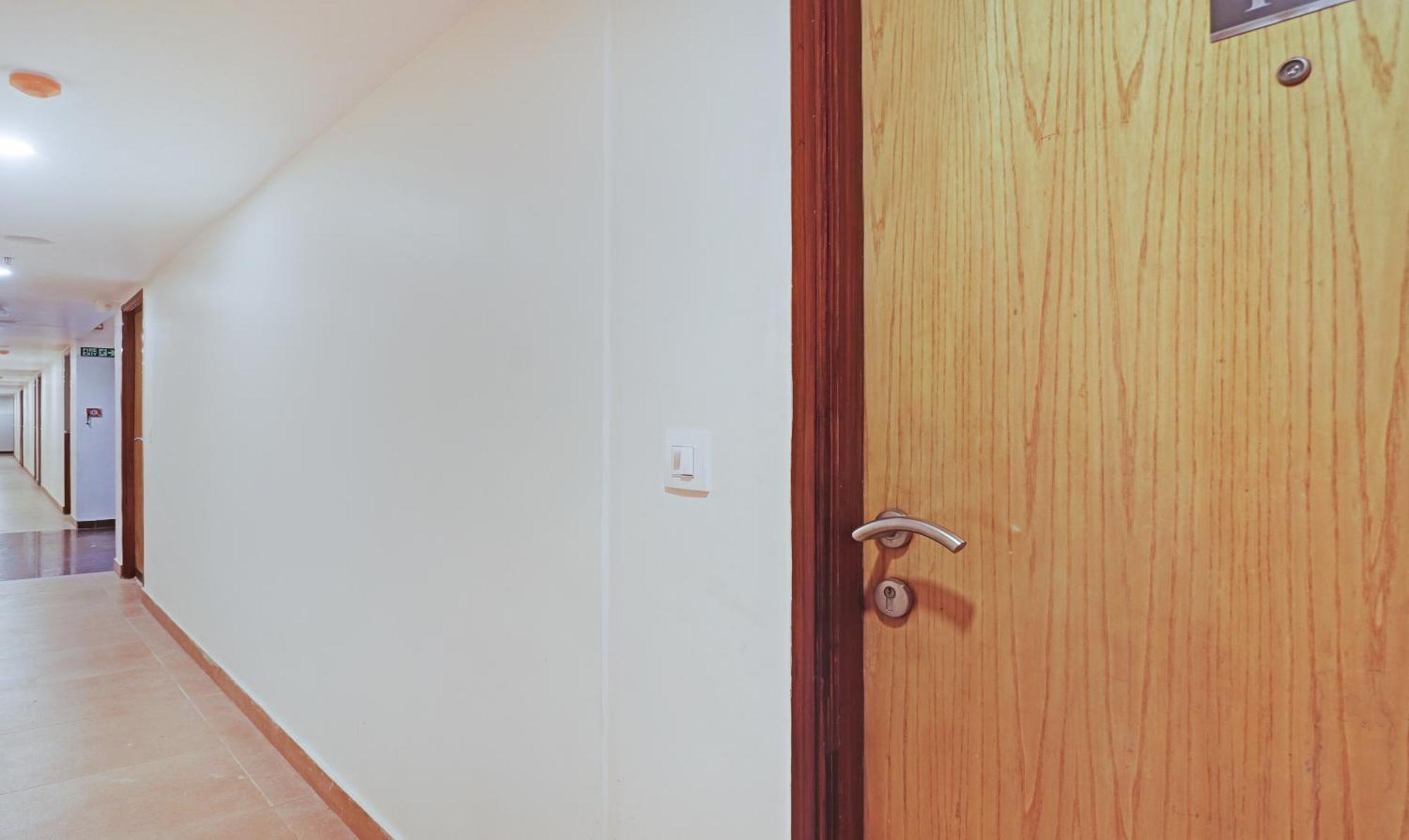 Treebo Premium Seven Lake View Hyderabad Bagian luar foto