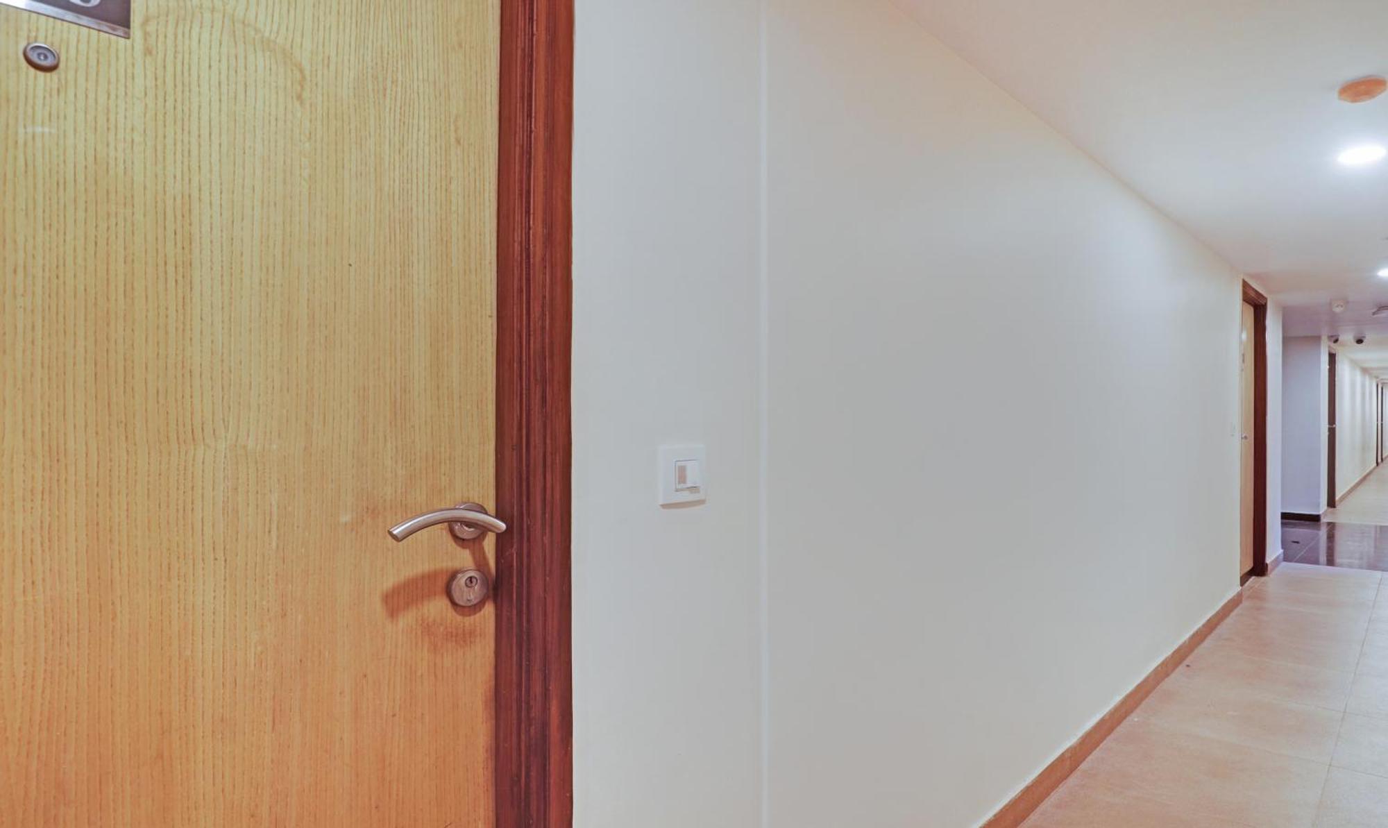 Treebo Premium Seven Lake View Hyderabad Bagian luar foto