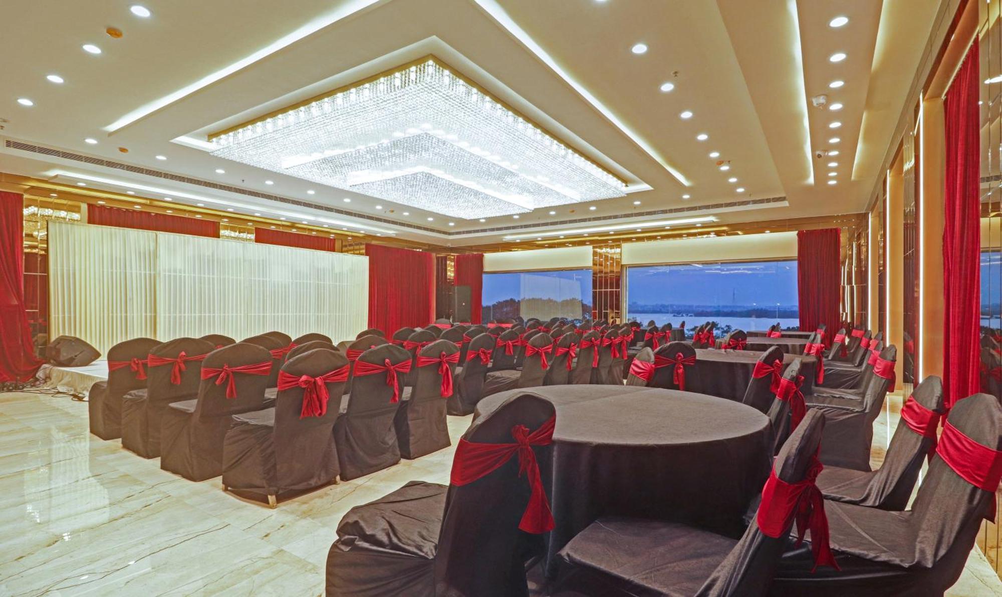 Treebo Premium Seven Lake View Hyderabad Bagian luar foto
