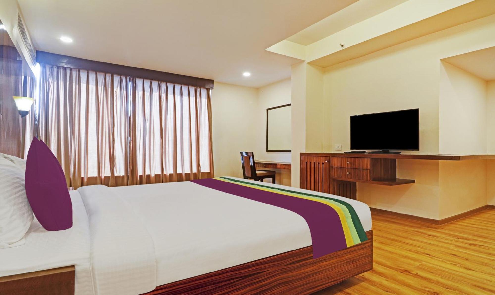 Treebo Premium Seven Lake View Hyderabad Bagian luar foto