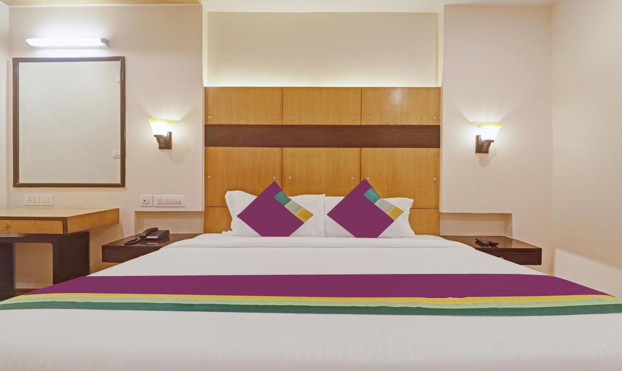 Treebo Premium Seven Lake View Hyderabad Bagian luar foto