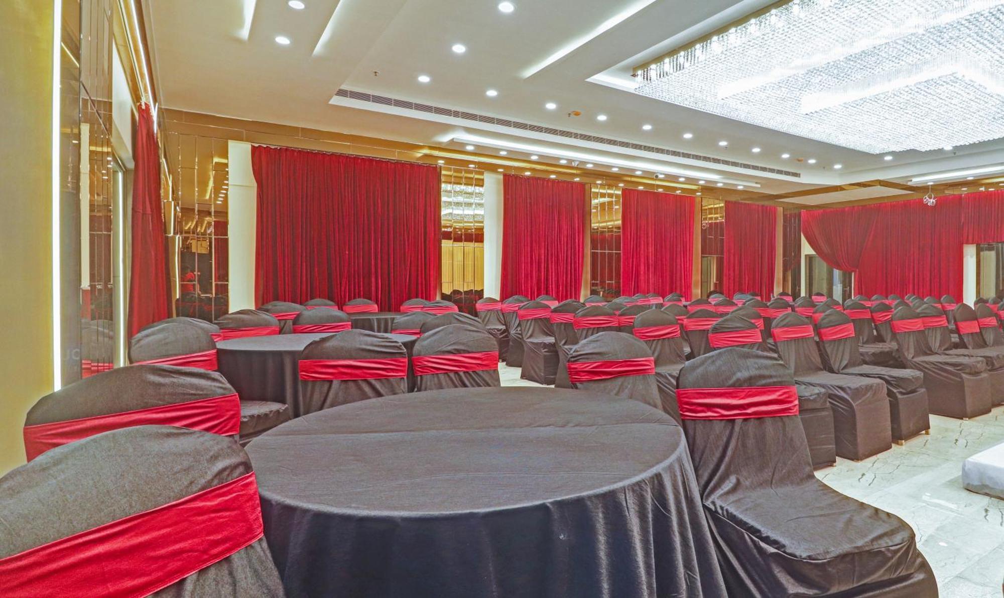 Treebo Premium Seven Lake View Hyderabad Bagian luar foto