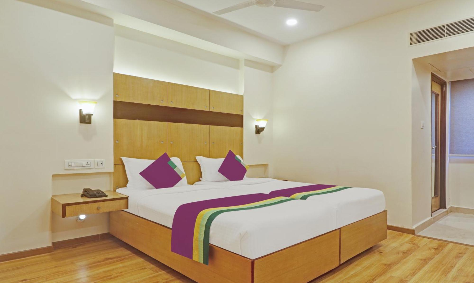 Treebo Premium Seven Lake View Hyderabad Bagian luar foto