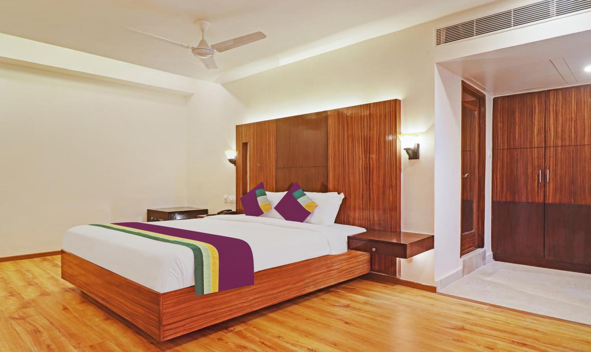 Treebo Premium Seven Lake View Hyderabad Bagian luar foto