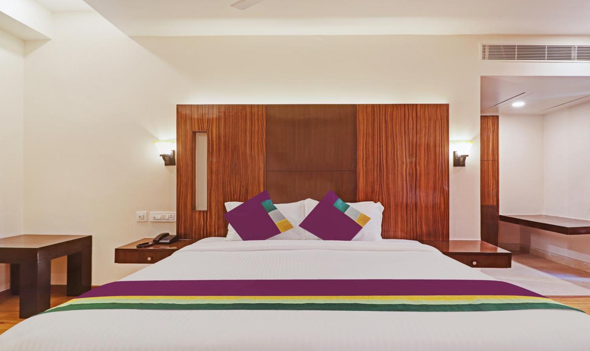 Treebo Premium Seven Lake View Hyderabad Bagian luar foto