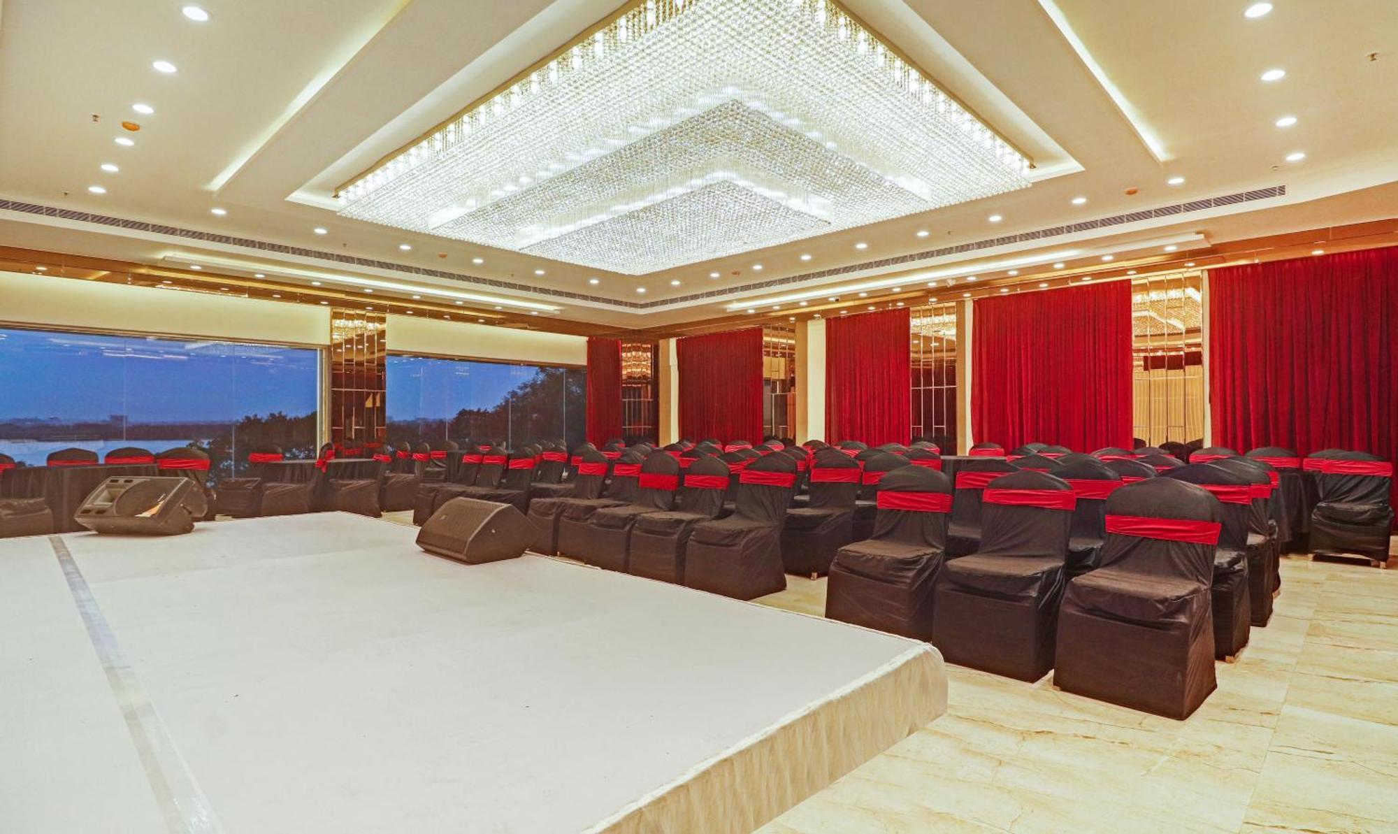 Treebo Premium Seven Lake View Hyderabad Bagian luar foto