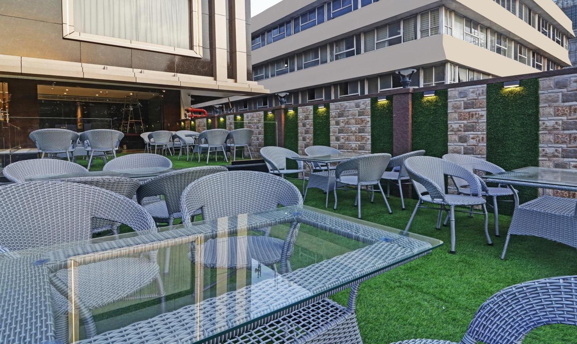 Treebo Premium Seven Lake View Hyderabad Bagian luar foto