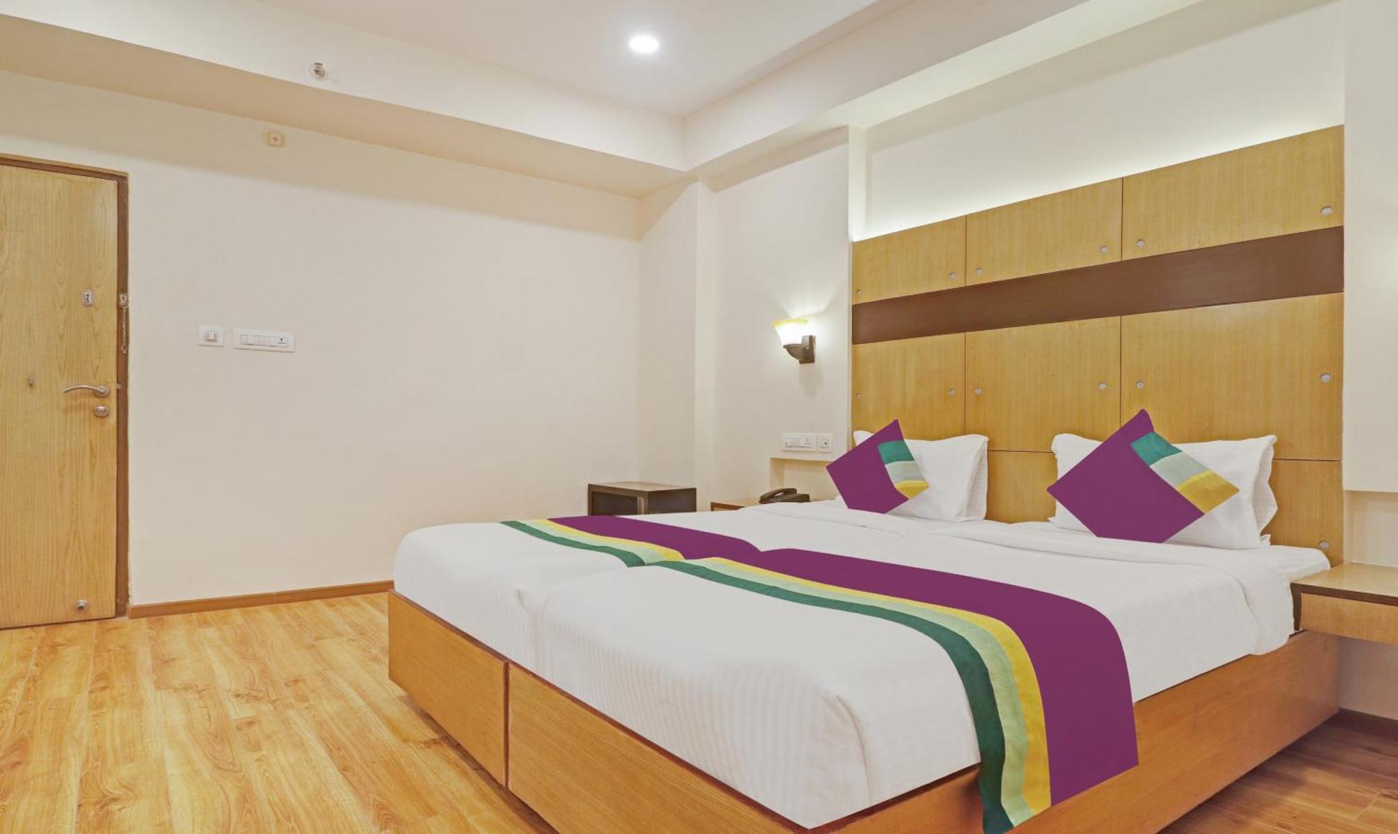 Treebo Premium Seven Lake View Hyderabad Bagian luar foto