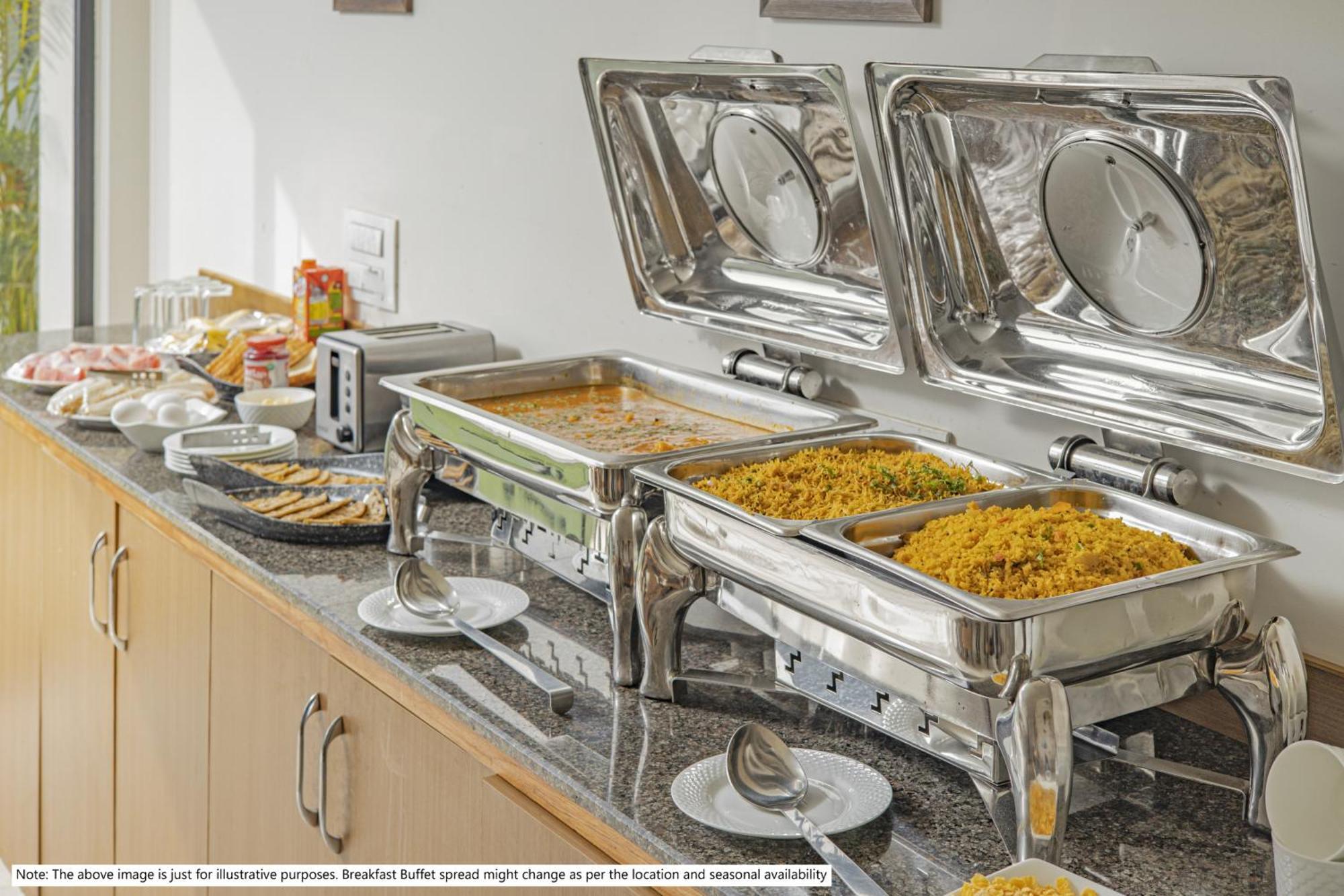 Treebo Premium Seven Lake View Hyderabad Bagian luar foto